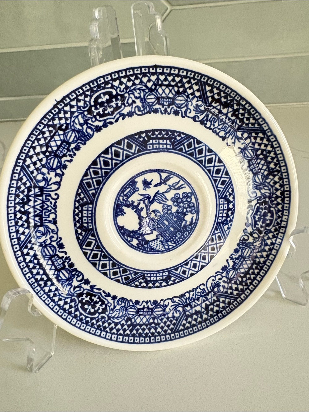Vintage Unmarked Blue & White Willow Pattern Ceramic Saucer Plate 5.75”